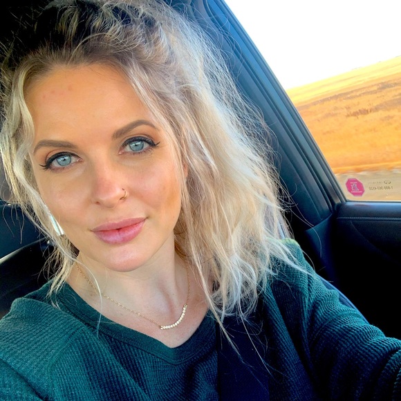 Meet your Posher, Amy - Picture 1 of 2